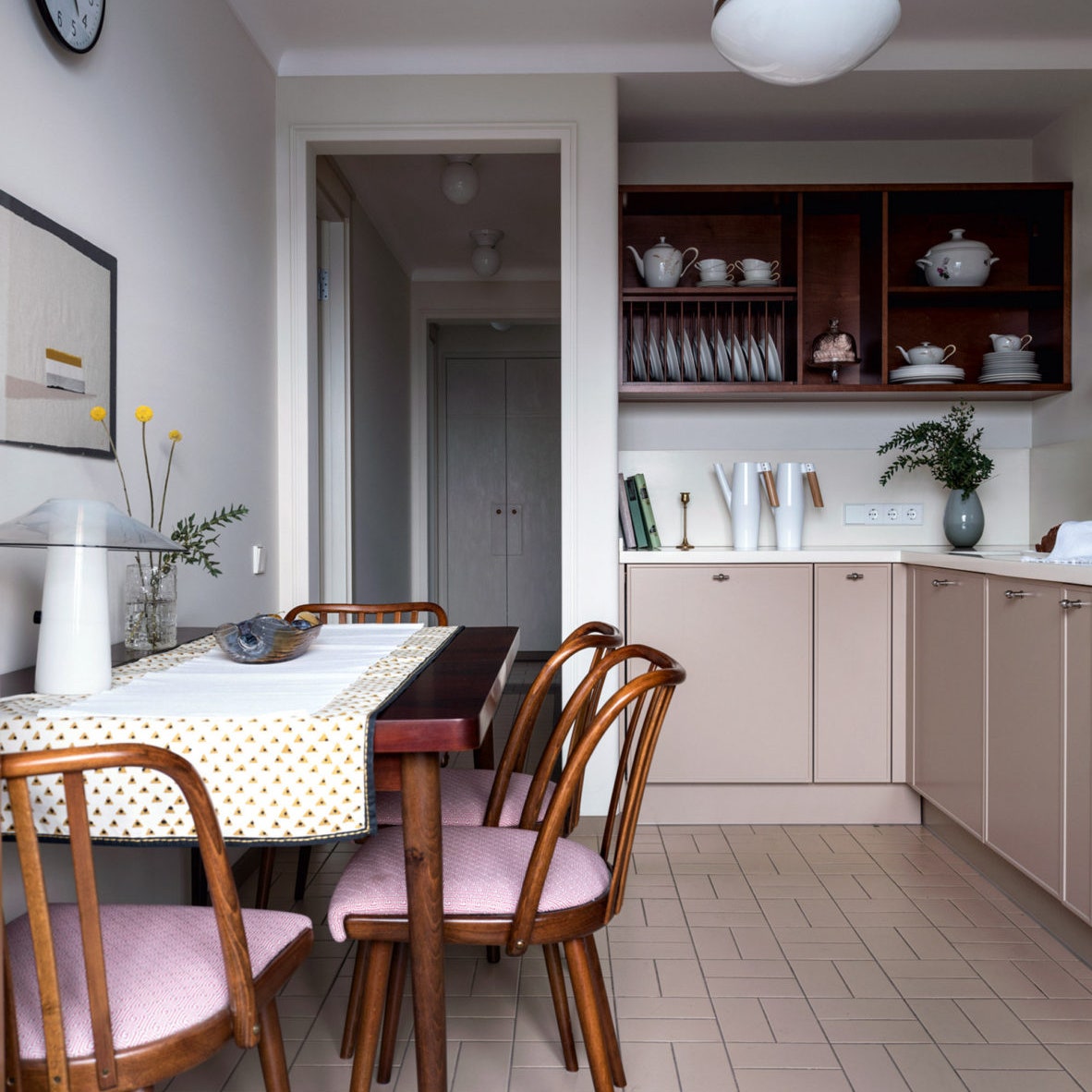 Как декорировать открытые полки на кухне: 6 красивых идей | internat-mednogorsk.ru